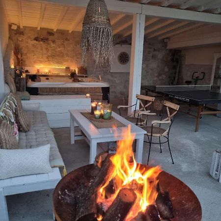 Mazet Provencal Hotel Saint-Gilles  Buitenkant foto