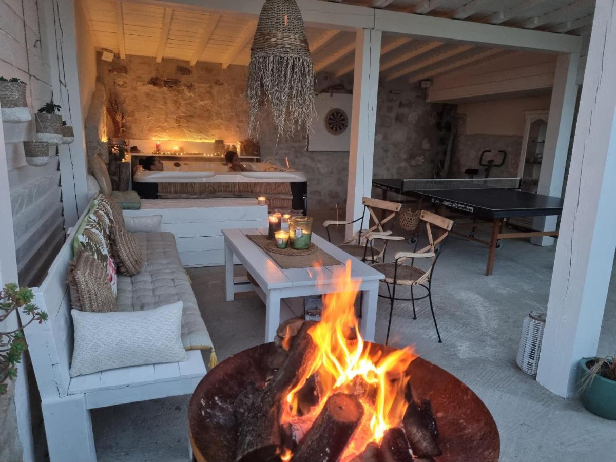 Mazet Provencal Hotel Saint-Gilles  Buitenkant foto