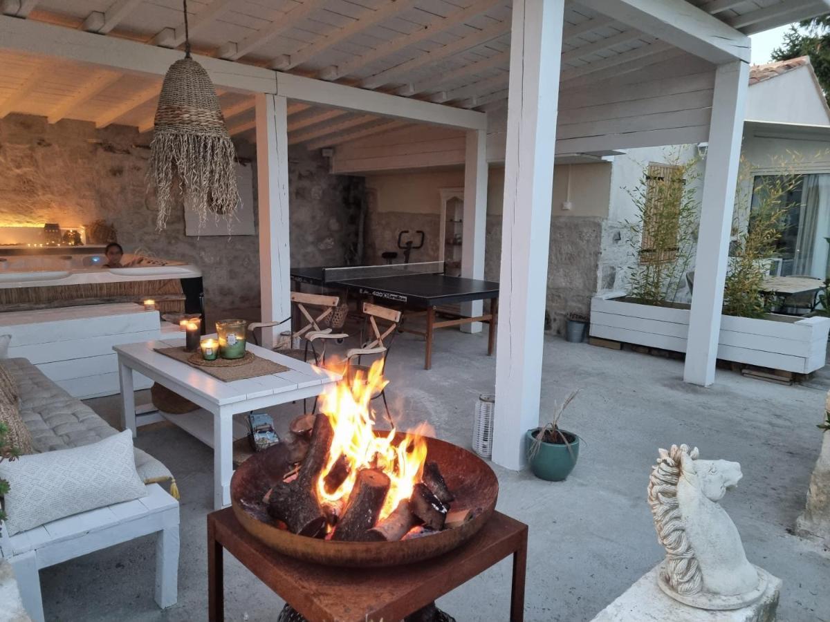 Mazet Provencal Hotel Saint-Gilles  Buitenkant foto