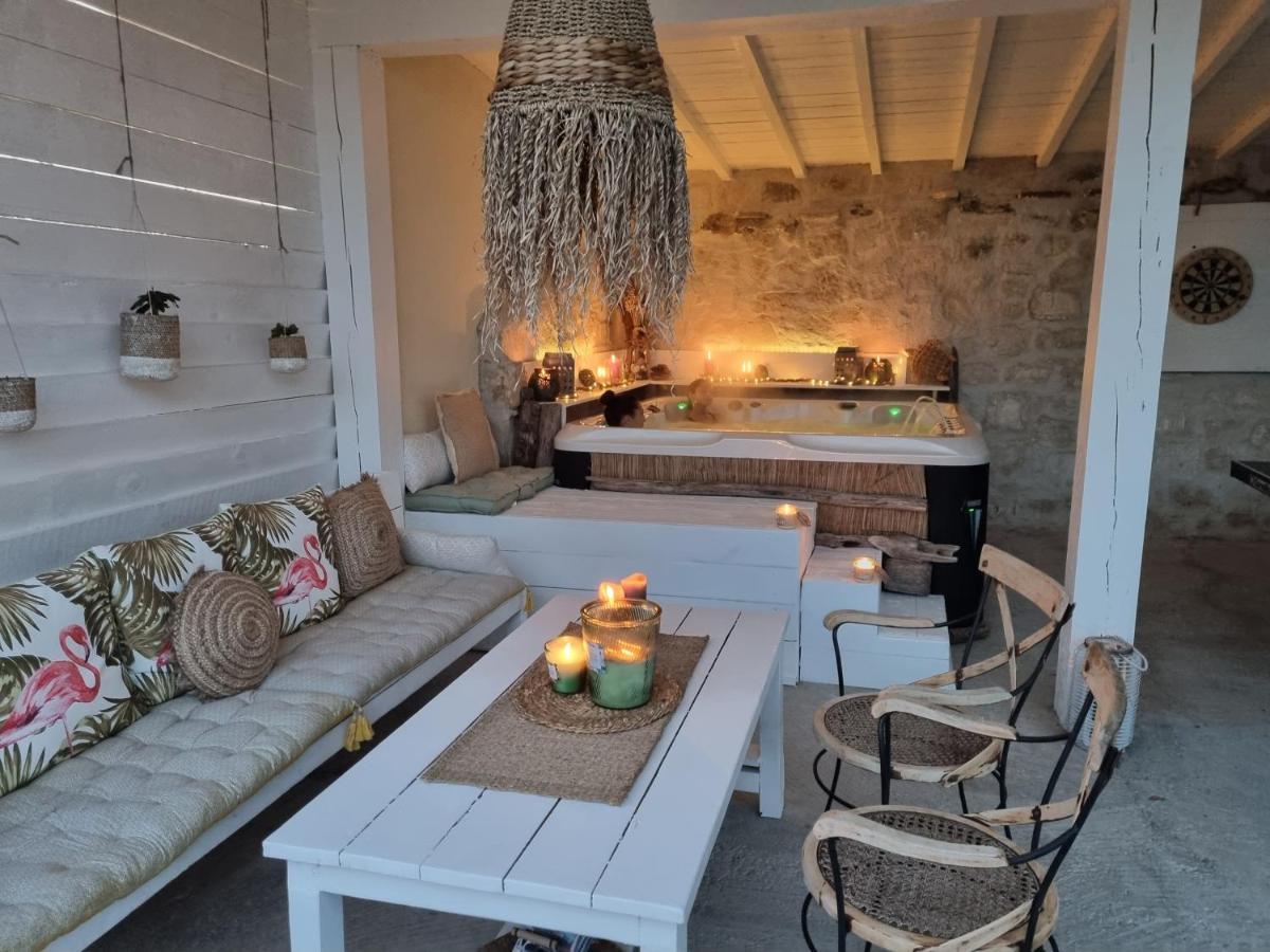 Mazet Provencal Hotel Saint-Gilles  Buitenkant foto