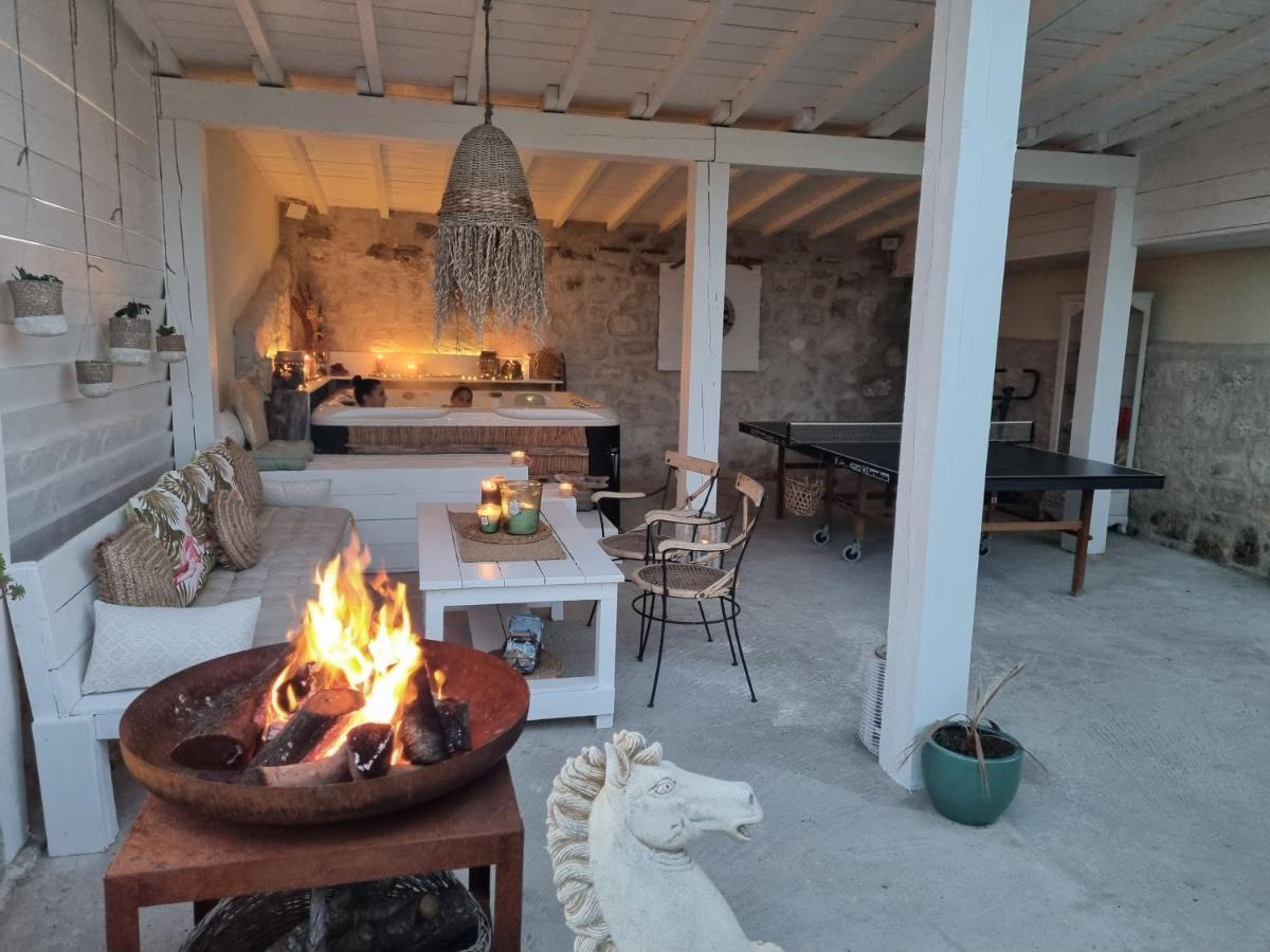 Mazet Provencal Hotel Saint-Gilles  Buitenkant foto