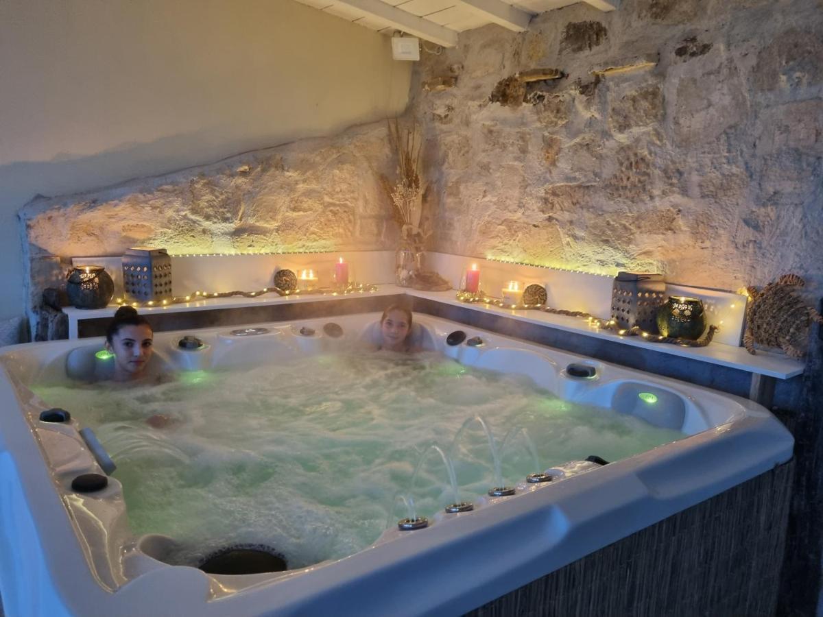 Mazet Provencal Hotel Saint-Gilles  Buitenkant foto