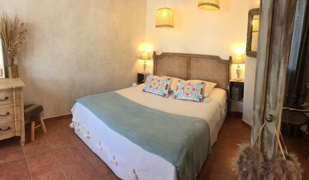 Mazet Provencal Hotel Saint-Gilles  Buitenkant foto